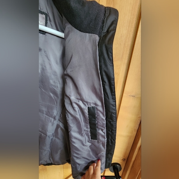 EDDIE BAUER Down Vest, size Medium - Picture 6 of 10